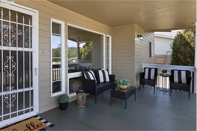1402 Lookingglass Rd, Roseburg, OR 97471 - Photo 3