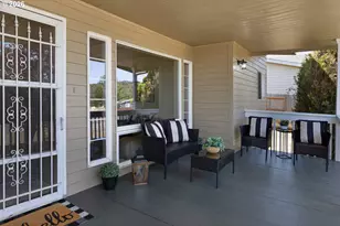 1402 Lookingglass Rd, Roseburg, OR 97471 - Photo 3