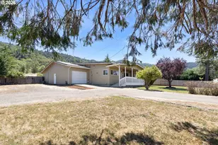 1402 Lookingglass Rd, Roseburg, OR 97471 - Photo 35