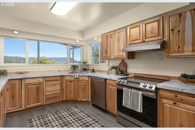 1402 Lookingglass Rd, Roseburg, OR 97471 - Photo 9