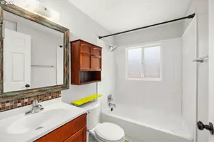 10245 SE Raymond St, Portland, OR 97266 - Photo 15