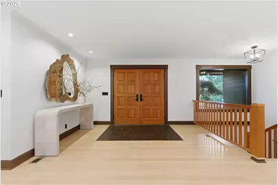 6200 SW Round Hill Way, Portland, OR 97221 - Photo 3