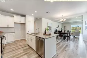 563 E Cleveland St, Carlton, OR 97111 - Photo 5