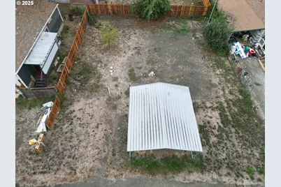 271 SE Robinson St, Winston, OR 97496 - Photo 15