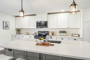 1081 SE Fir Grove Loop, Hillsboro, OR 97123 - Photo 9