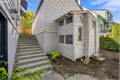 811 SW Evans St, Portland, OR 97219 - Photo 37