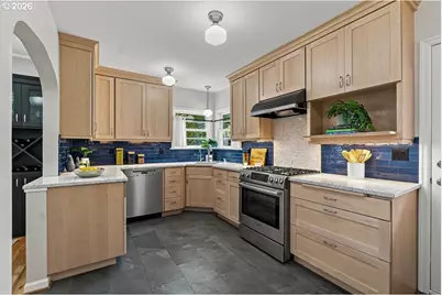 811 SW Evans St, Portland, OR 97219 - Photo 15