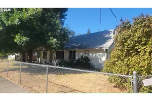 218 SW Westholm Ave, Grants Pass, OR 97526 - Photo 3