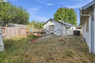 218 SW Westholm Ave, Grants Pass, OR 97526 - Photo 31