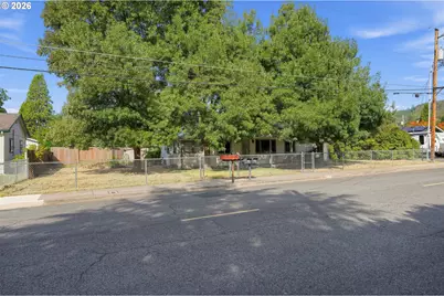 218 SW Westholm Ave, Grants Pass, OR 97526 - Photo 3