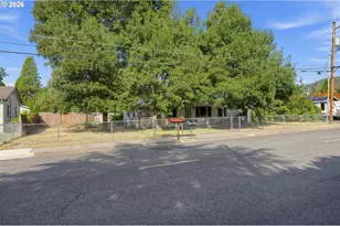 218 SW Westholm Ave, Grants Pass, OR 97526 - Photo 3