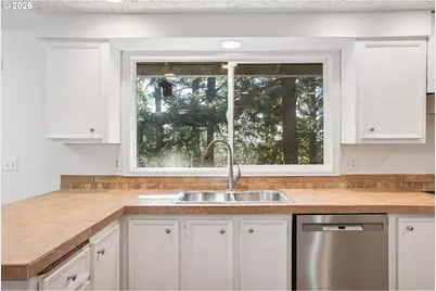 5568 SE Flavel Dr, Portland, OR 97206 - Photo 7