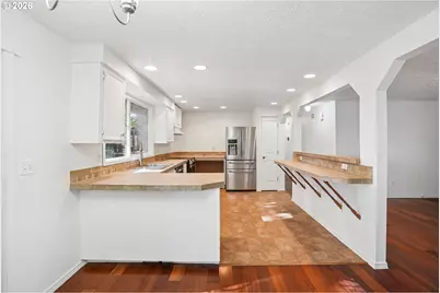 5568 SE Flavel Dr, Portland, OR 97206 - Photo 3