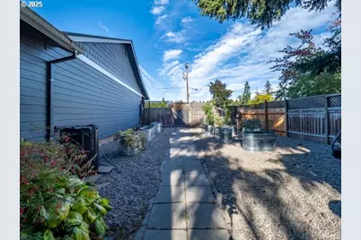 888 Wilson St, Woodburn, OR 97071 - Photo 29