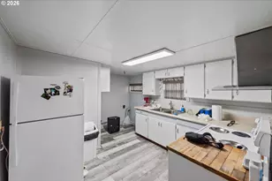 303 S Empire Blvd, Coos Bay, OR 97420 - Photo 21