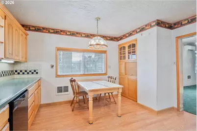 136 SW 3rd Ave, Castle Rock, WA 98611 - Photo 7