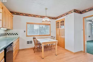 136 SW 3rd Ave, Castle Rock, WA 98611 - Photo 7