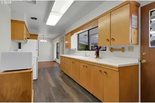 47960 W 1st St, Oakridge, OR 97463 - Photo 7