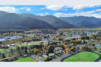 47960 W 1st St, Oakridge, OR 97463 - Photo 43