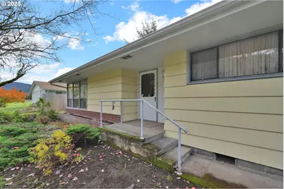 47960 W 1st St, Oakridge, OR 97463 - Photo 3