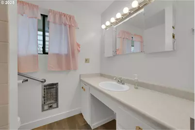47960 W 1st St, Oakridge, OR 97463 - Photo 23