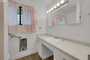 47960 W 1st St, Oakridge, OR 97463 - Photo 23