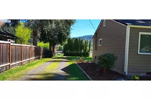 855 S 57th St, Springfield, OR 97478 - Photo 11