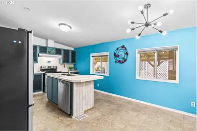 700 N Mill St #69, Creswell, OR 97426 - Photo 9