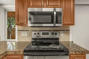 21888 SW Dakota Dr, Tualatin, OR 97062 - Photo 11