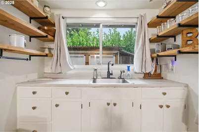 1483 Barton St, Eugene, OR 97404 - Photo 27