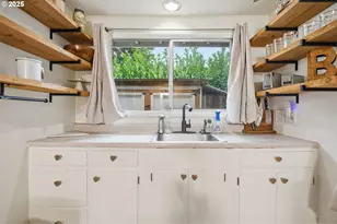 1483 Barton St, Eugene, OR 97404 - Photo 27