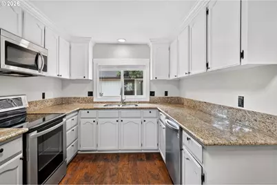807 SE 4th St, Battle Ground, WA 98604 - Photo 13