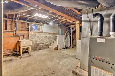 674 11th St, Astoria, OR 97103 - Photo 39