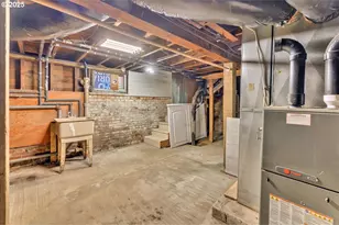 674 11th St, Astoria, OR 97103 - Photo 39