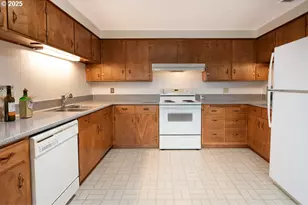 2545 Charnelton St, Eugene, OR 97405 - Photo 15