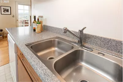 2545 Charnelton St, Eugene, OR 97405 - Photo 17