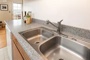 2545 Charnelton St, Eugene, OR 97405 - Photo 17