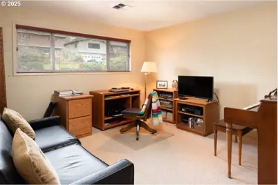 2545 Charnelton St, Eugene, OR 97405 - Photo 23