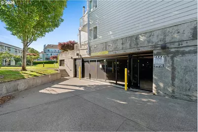 303 N Hayden Bay Dr, Portland, OR 97217 - Photo 23
