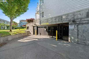 303 N Hayden Bay Dr, Portland, OR 97217 - Photo 23