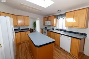 613 Glenbrook Cir, Florence, OR 97439 - Photo 15