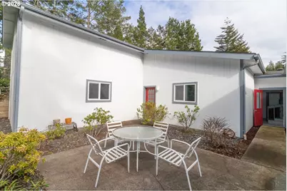 613 Glenbrook Cir, Florence, OR 97439 - Photo 41