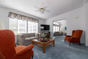 613 Glenbrook Cir, Florence, OR 97439 - Photo 11