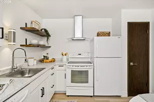 3018 SW Carson St, Portland, OR 97219 - Photo 9