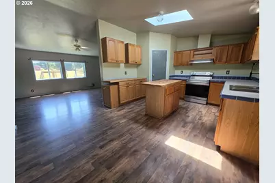 34125 E Lacomb Rd, Lebanon, OR 97355 - Photo 3