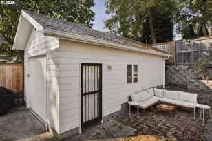 2015 SE Pine St, Portland, OR 97214 - Photo 45