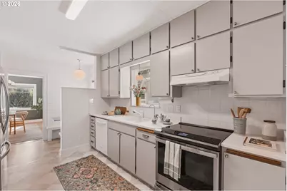 2015 SE Pine St, Portland, OR 97214 - Photo 13