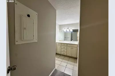 7612 SW Cresmoor Dr, Beaverton, OR 97008 - Photo 11