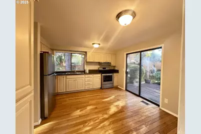 7612 SW Cresmoor Dr, Beaverton, OR 97008 - Photo 5