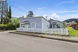 215 E 2nd Ave, Riddle, OR 97469 - Photo 3